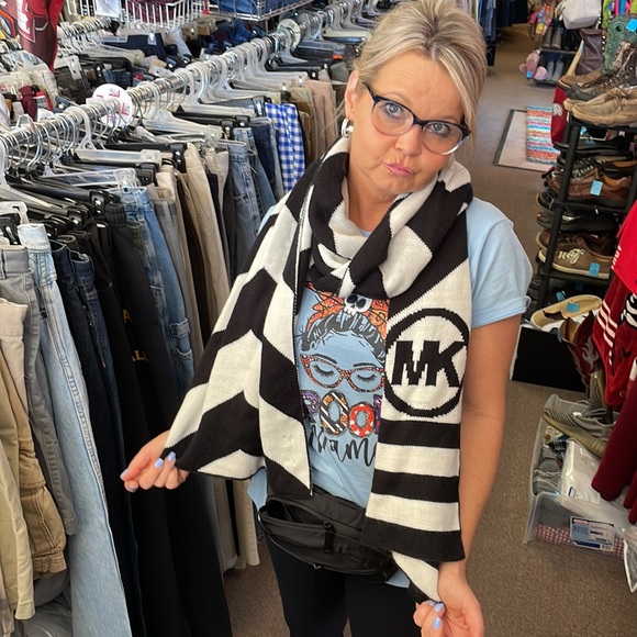 Michael Kors Chevron Stripe Logo Knit Scarf Unisex great condition - Picture 5 of 7